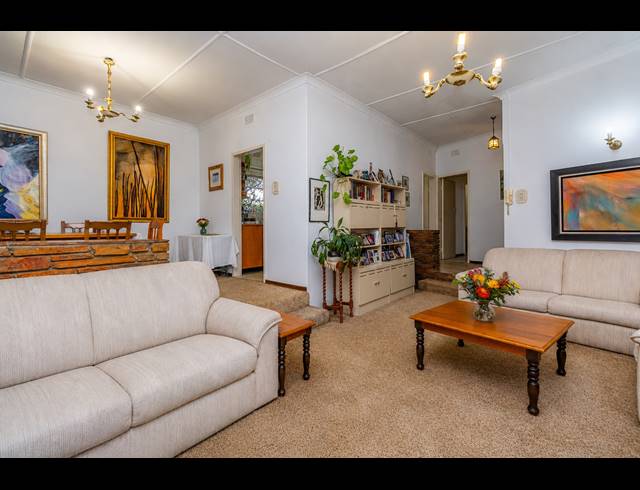 4 BEDROOM FREEHOLD FOR SALE IN BERARIO